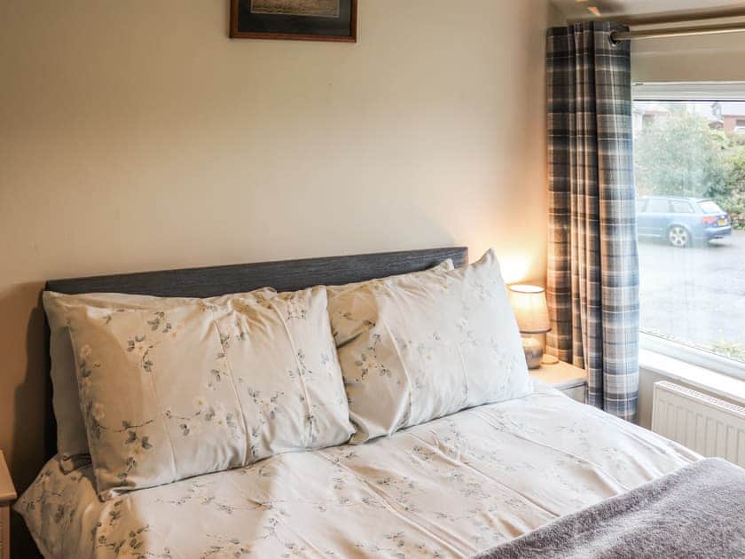 Double bedroom | Carols Cottage, Llanrug, near Caernarfon