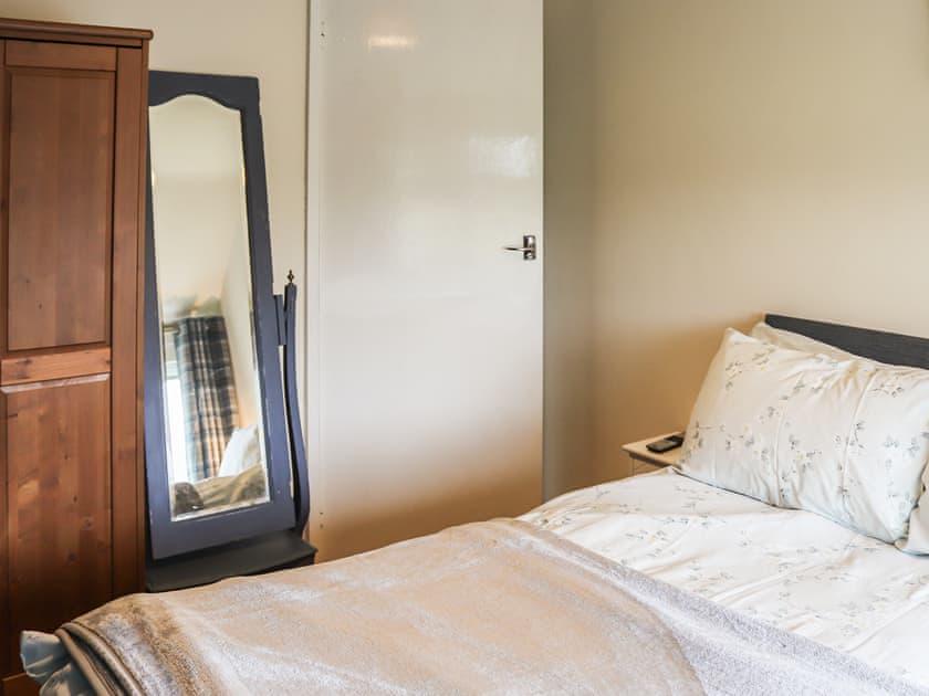 Double bedroom | Carols Cottage, Llanrug, near Caernarfon