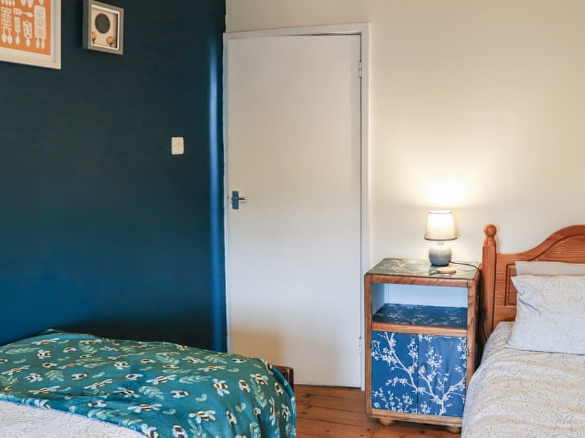 Twin bedroom | Carols Cottage, Llanrug, near Caernarfon