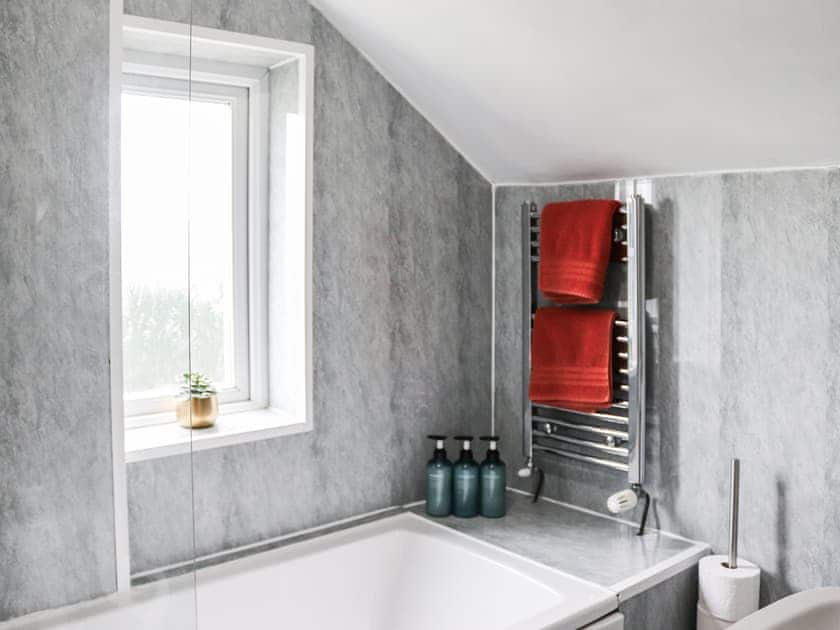 Bathroom | Carols Cottage, Llanrug, near Caernarfon