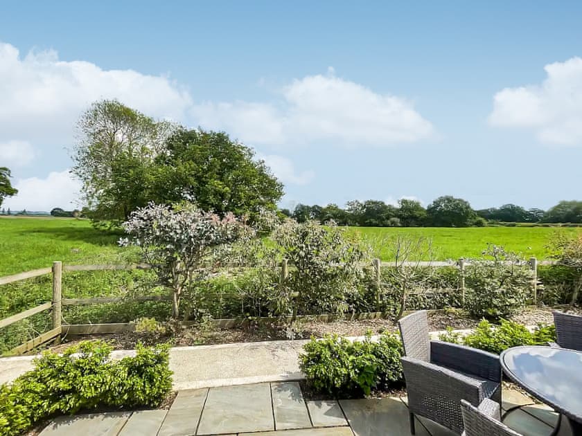 Exterior | North Norfolk Holiday Barns  - Field View - North Norfolk Holiday Barns, Wormegay