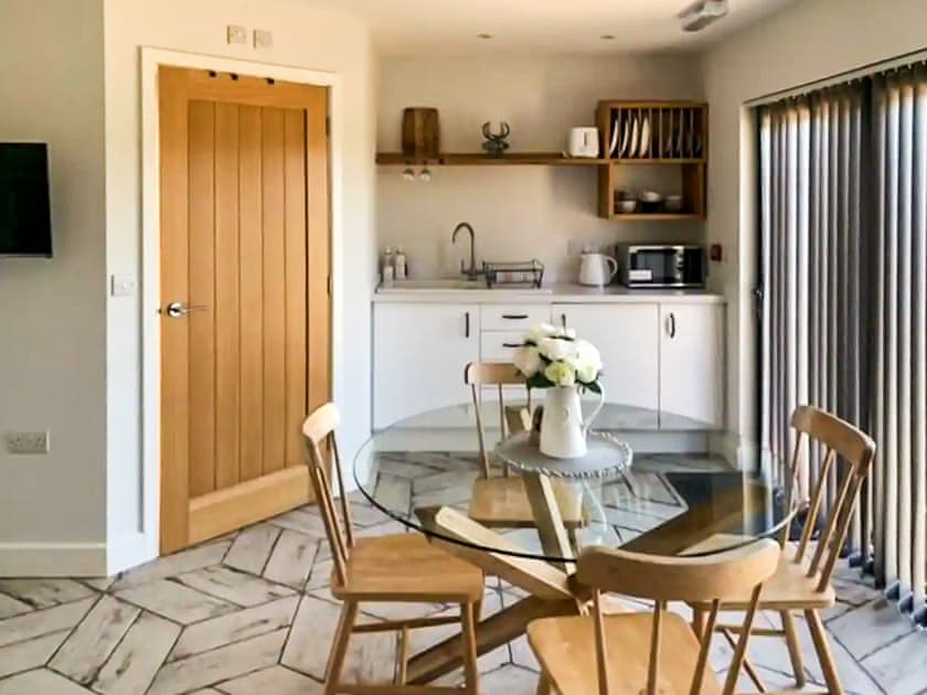 Kitchen | North Norfolk Holiday Barns  - Field View - North Norfolk Holiday Barns, Wormegay