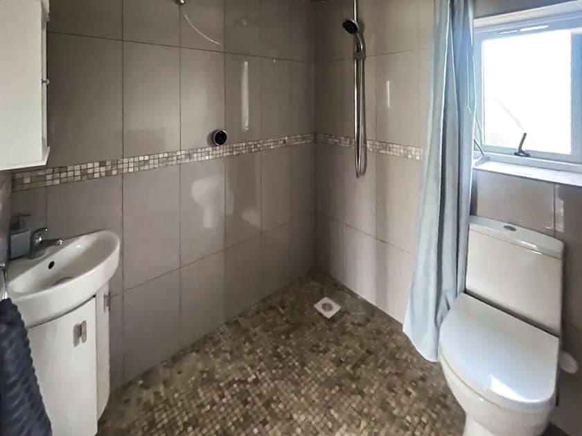 Bathroom | Countryside View - North Norfolk Holiday Barns, Wormegay