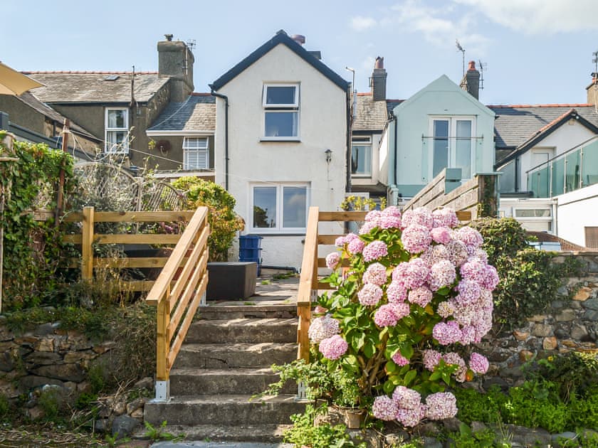 Exterior | Morlais, Criccieth