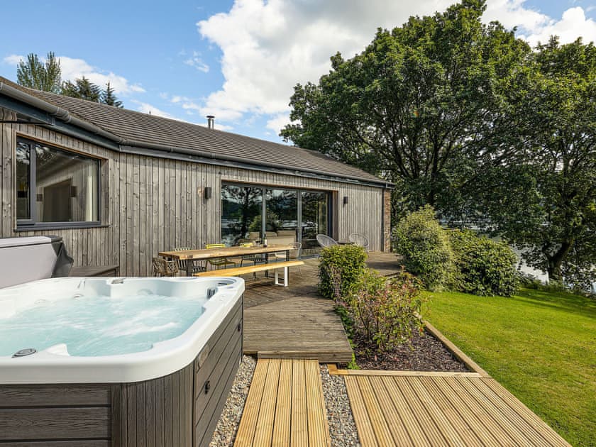 Jacuzzi | Carsaig, Brig o’Turk, near Callander