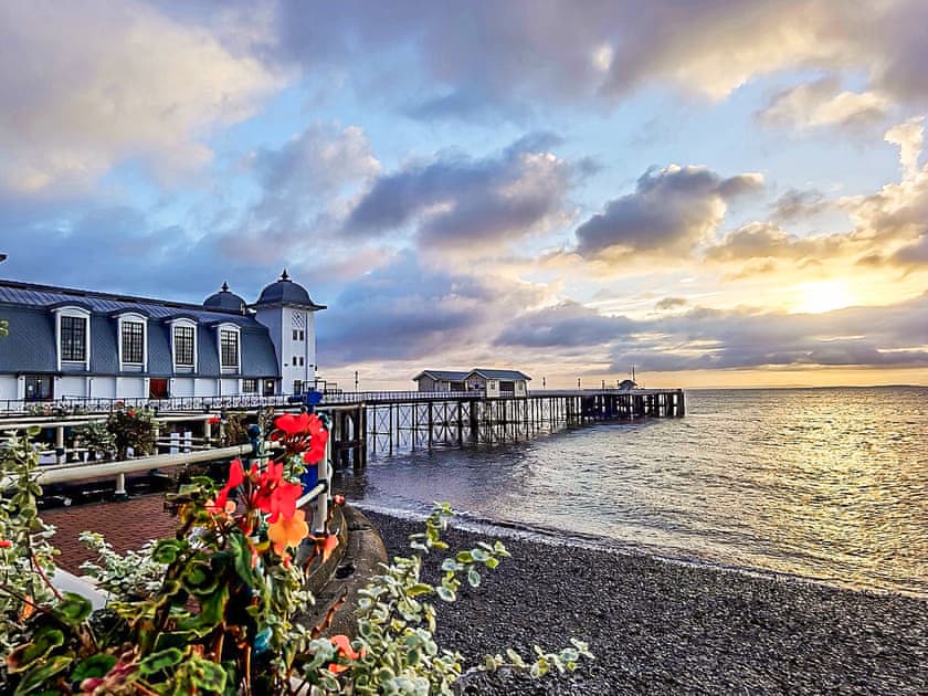 Surrounding area | Salop Cottage, Penarth