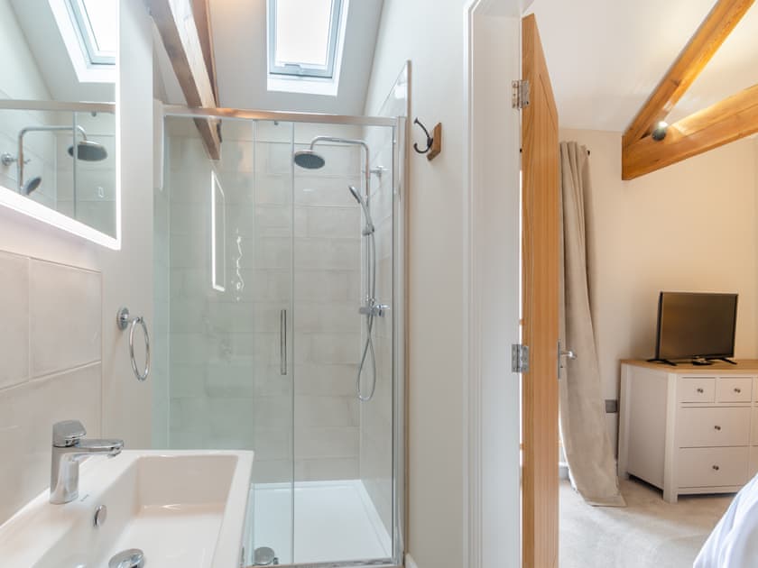 En-suite | The Granary - Manor Farm Properties, Cranswick, near Driffield