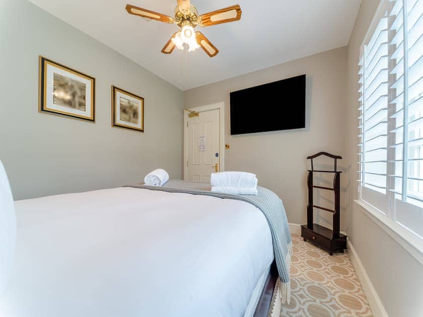 Double bedroom | Royal Aberdeen - Lands of Turnberry Cottage, Turnberry
