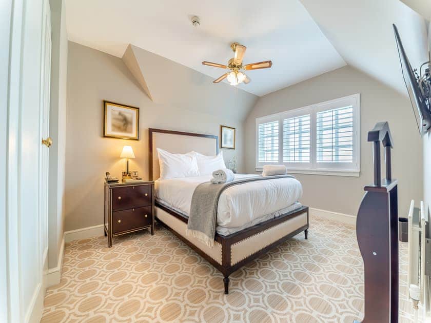 Double bedroom | Royal Aberdeen - Lands of Turnberry Cottage, Turnberry