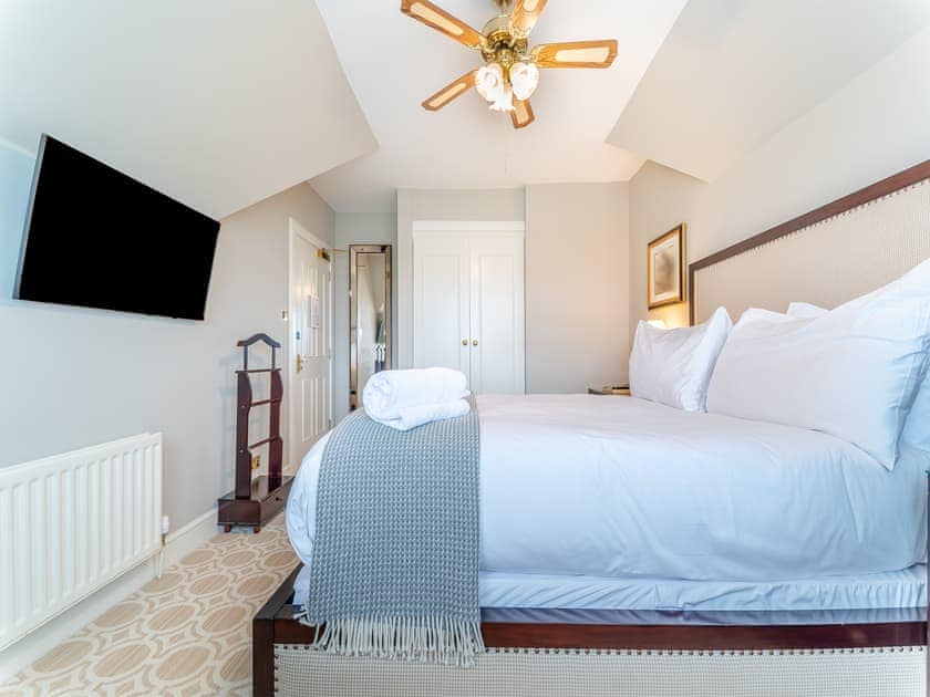 Double bedroom | Royal Aberdeen - Lands of Turnberry Cottage, Turnberry
