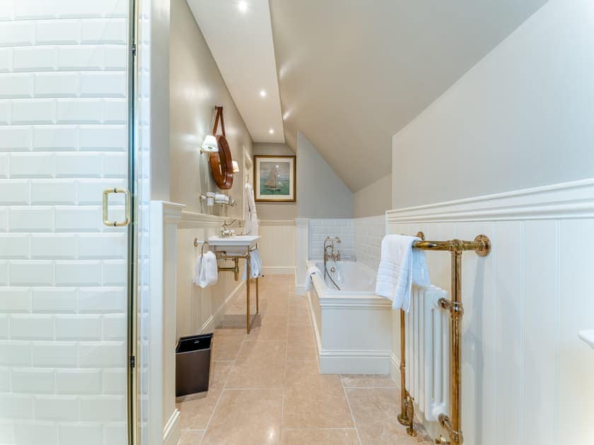 Bathroom | Royal Aberdeen - Lands of Turnberry Cottage, Turnberry