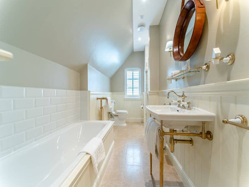 Bathroom | Royal Aberdeen - Lands of Turnberry Cottage, Turnberry