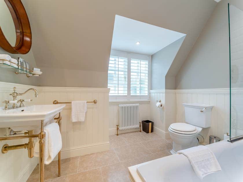 Bathroom | Royal Dornoch - Lands of Turnberry Cottage, Turnberry