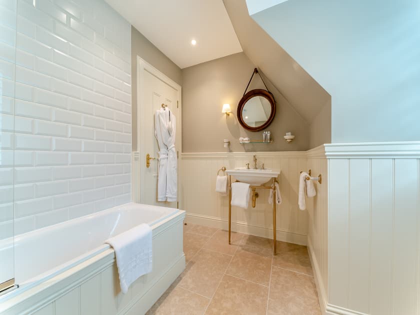 Bathroom | Royal Dornoch - Lands of Turnberry Cottage, Turnberry