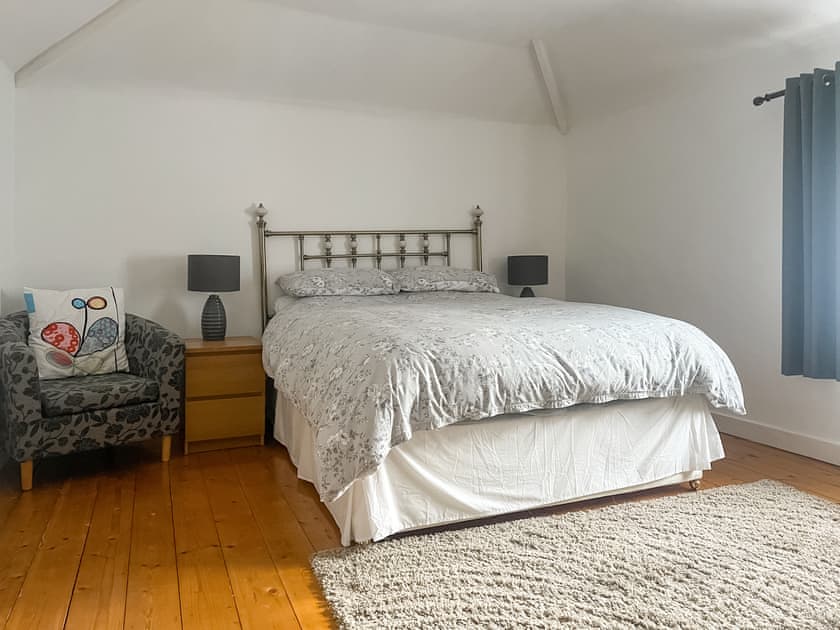 Double bedroom | Taff’s Well Cottage, Taff’s Well, near Cardiff