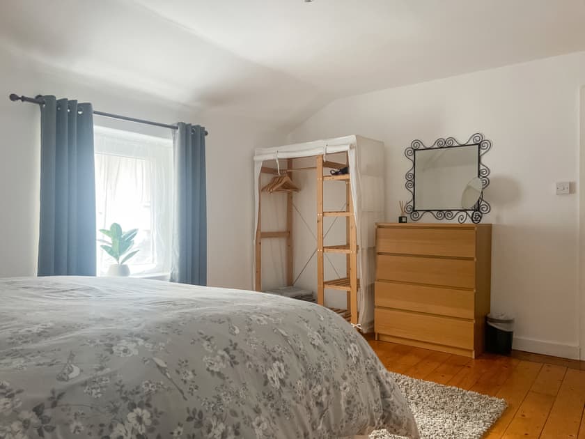Double bedroom | Taff’s Well Cottage, Taff’s Well, near Cardiff