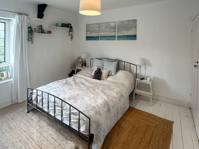 Kingsize bedroom  | Ebford Court, Exeter