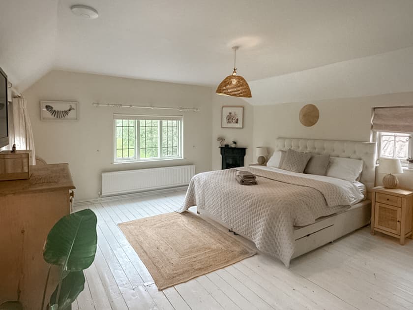 Superking bedroom  | Ebford Court, Exeter