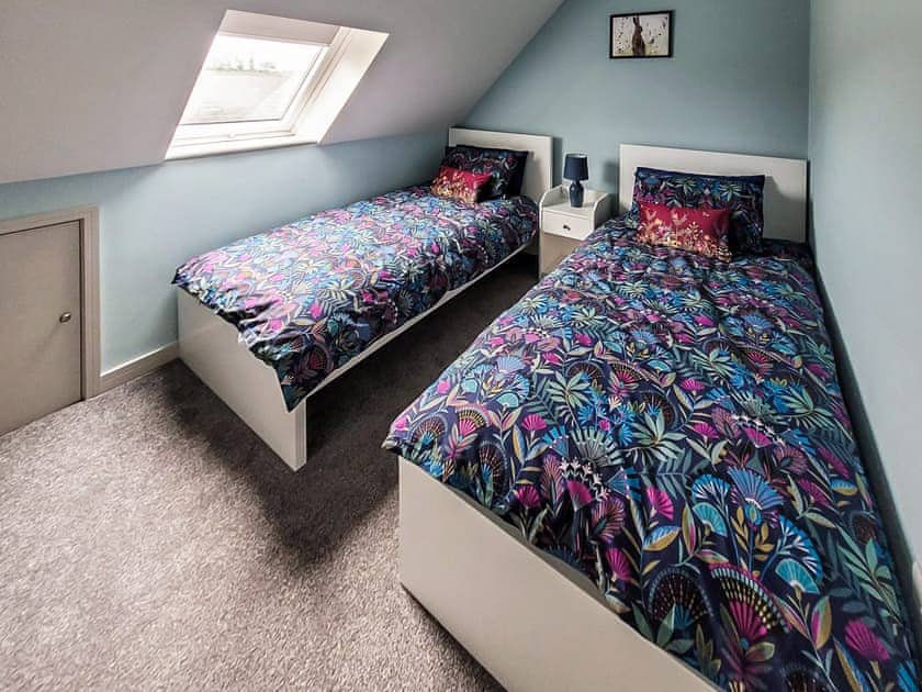 Twin bedroom | Bramley Lodge - Middle Huntingford Barns, Charfield, near Wotton-under-Edge