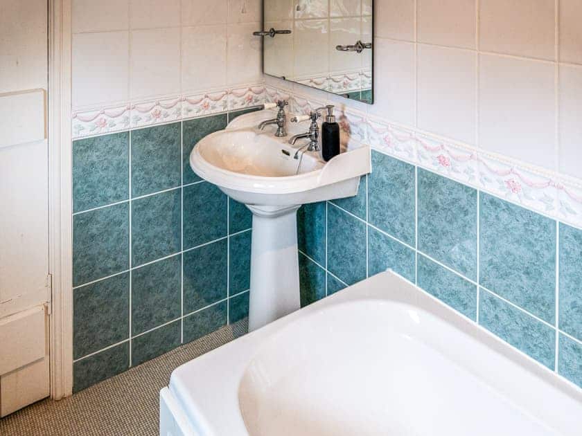 Bathroom | Teme Valley Cottage - Teme Valley Holidays, Shelsley Beauchamp, near Tenbury Wells