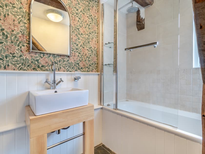 Bathroom | All Saints Cottage, Saffron Walden