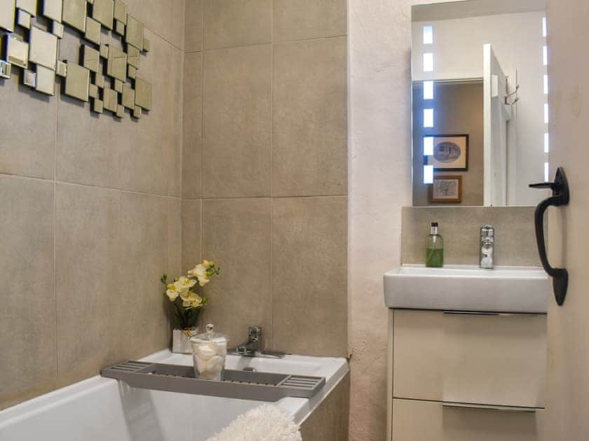 Bathroom | Granary Cottage, Kirby Malham
