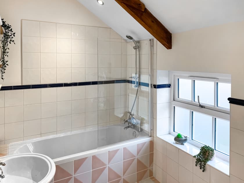 Bathroom | Lodge Yard Barn, Minskip, near Ripon