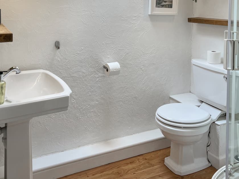 Bathroom | May Cottage, Hartland