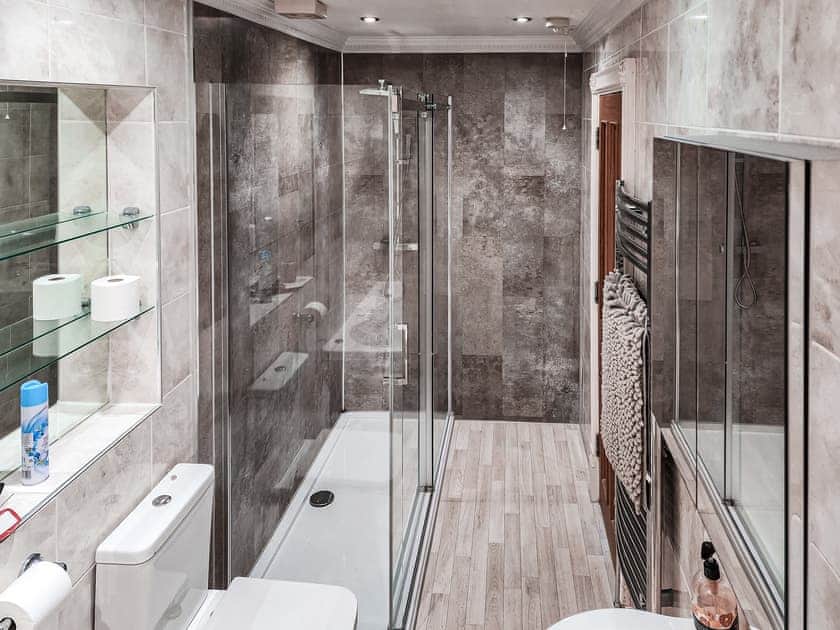 Master Bedroom En-suite  | Riviera Apartment, Torquay
