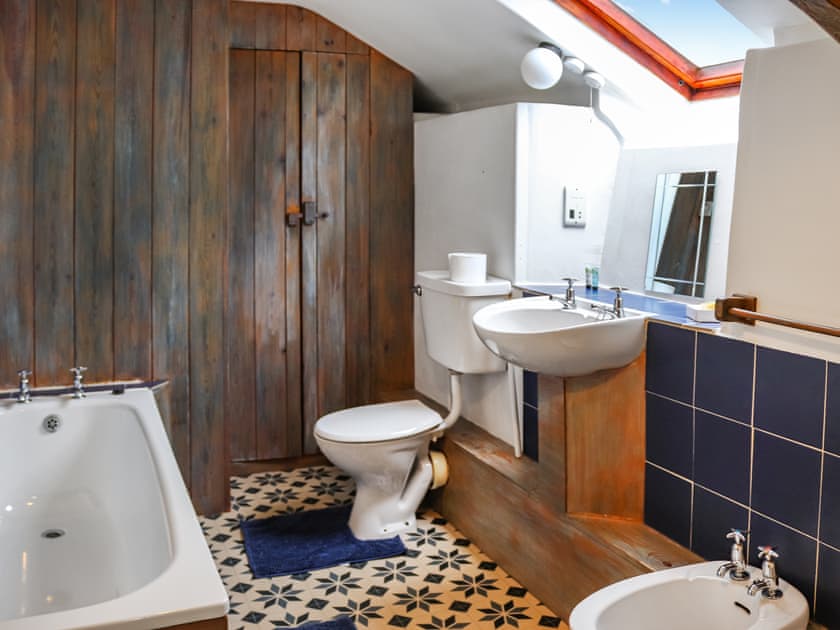 Bathroom | Rhiw Goch - Rhiw Goch Cottages, Penrhyndeudraeth, near Porthmadog