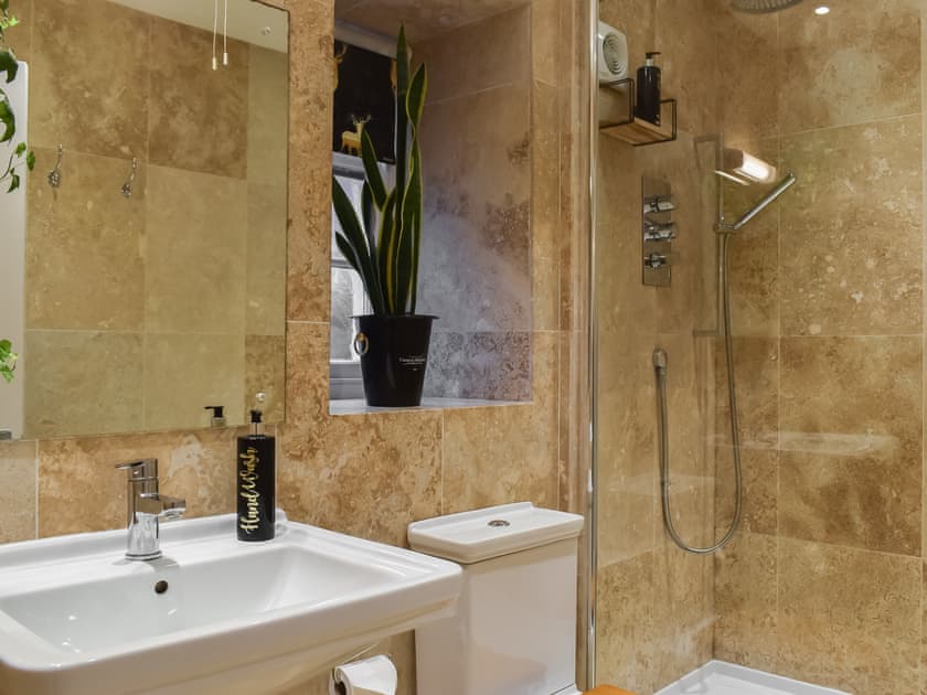 Bathroom | Quincey Cottage, Whitby