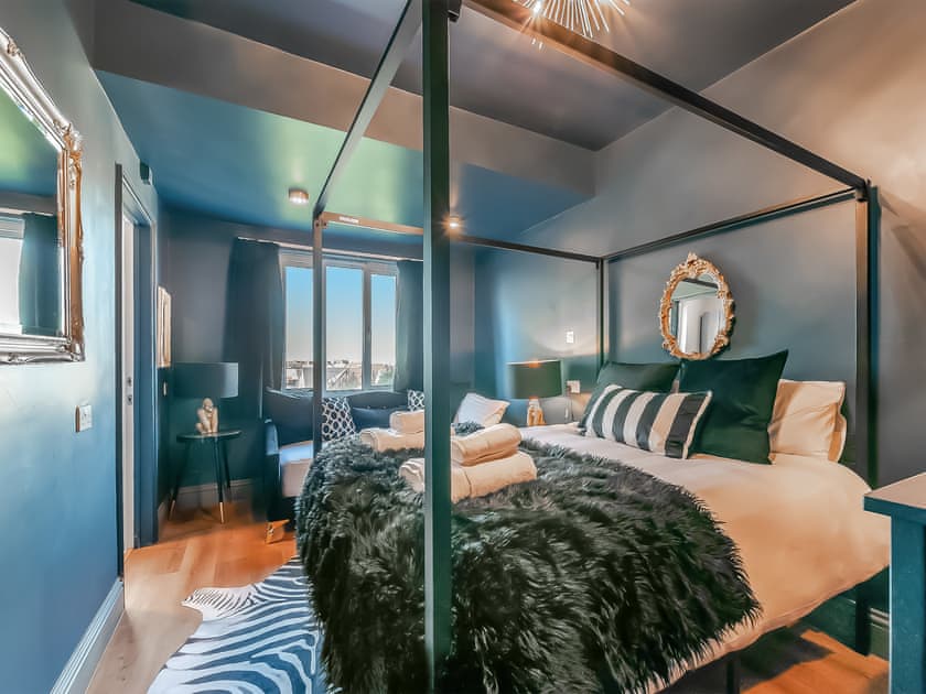 Four Poster bedroom | The Old Doctors Manor House, Whitstable