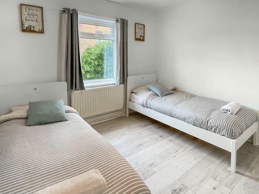 Twin bedroom | Sea View Cottage, Greatstone, New Romney