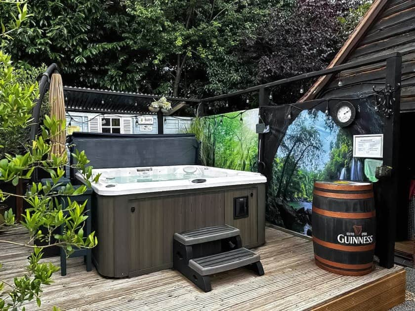 Hot tub | The Annex at The Oaks, Ross-on-Wye