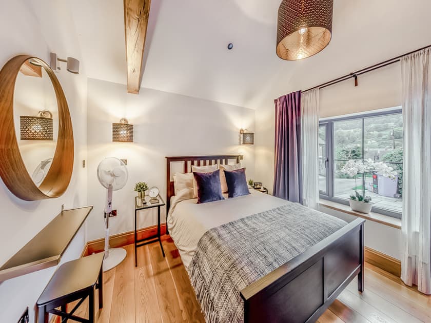 Double bedroom | The Oaks, Llangollen