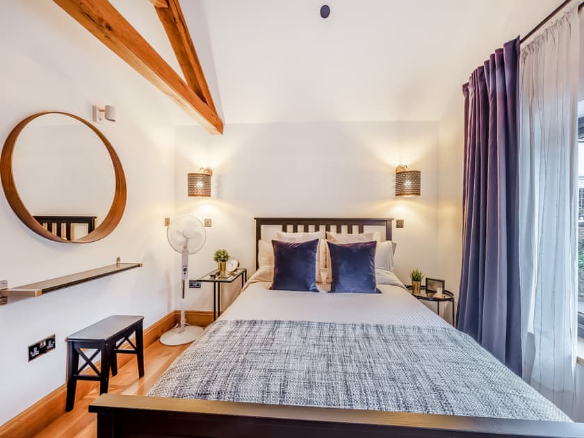 Double bedroom | The Oaks, Llangollen