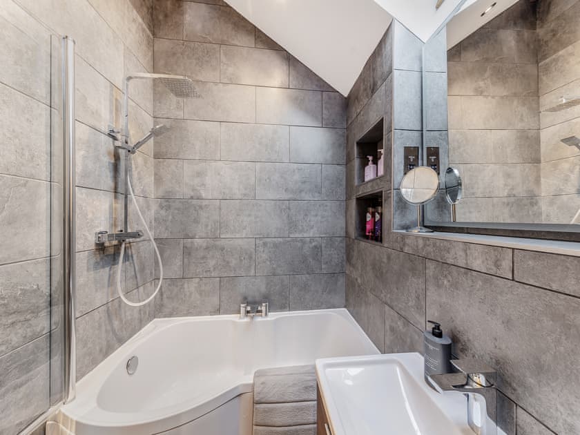 Bathroom | The Oaks, Llangollen