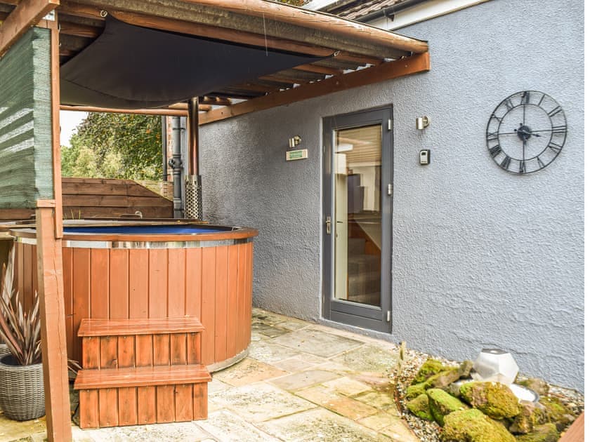 Hot tub | The Brackens Guest Accommodation, Frodsham