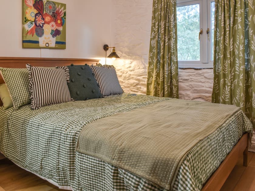Double bedroom | Byre Cottage, Fowey