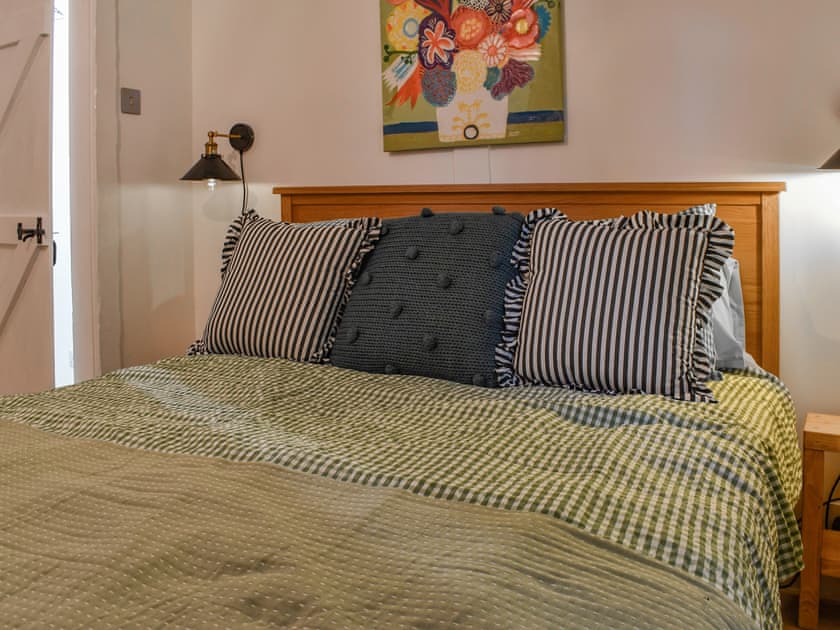 Double bedroom | Byre Cottage, Fowey