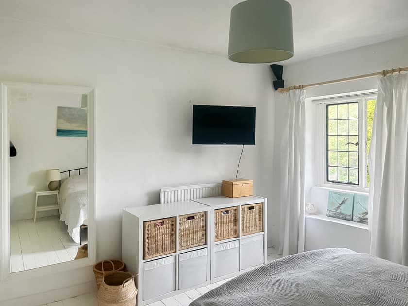 Kingsize bedroom  | Ebford Court, Exeter