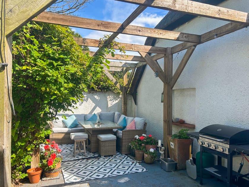 Sitting-out-area | Ebford Court, Exeter