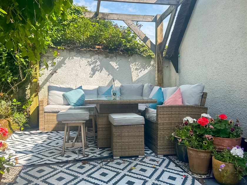 Sitting-out-area | Ebford Court, Exeter