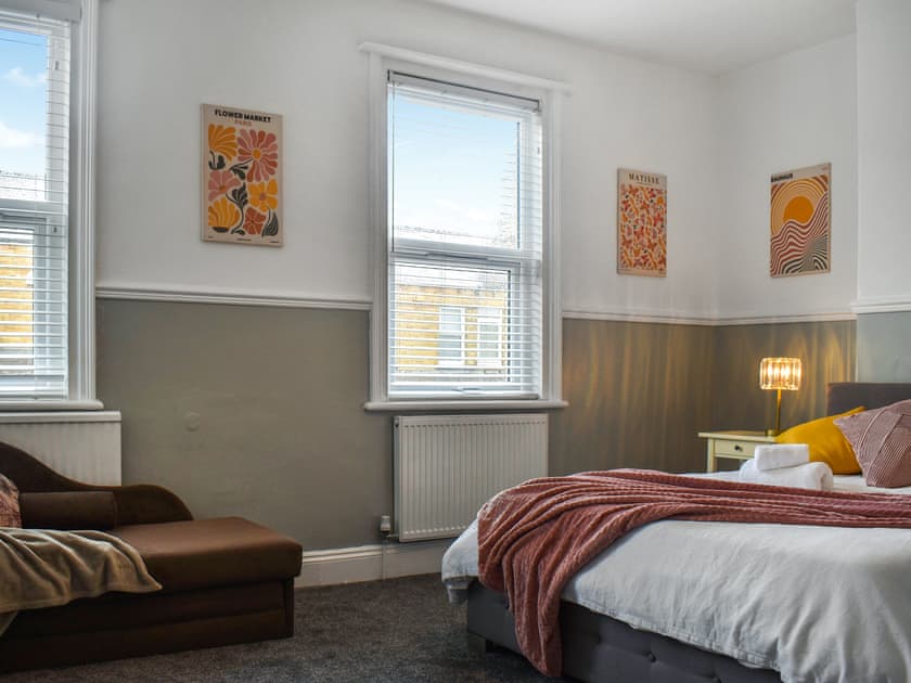 Double bedroom | Elmville, Scarborough