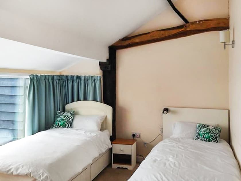 Twin bedroom | The Farmhouse - Waterloo Place, Tibenham