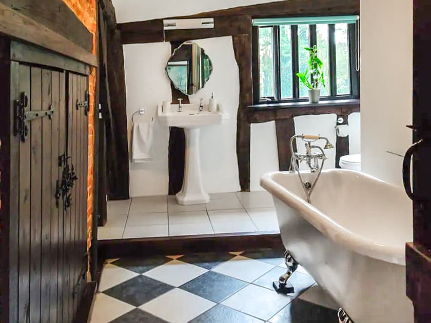 Bathroom | The Farmhouse - Waterloo Place, Tibenham