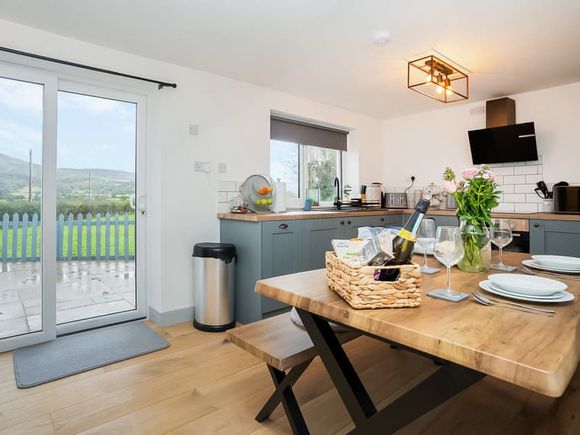 Kitchen/diner | Pencefn Cottage, Pentir, near Snowdonia in Llanberis