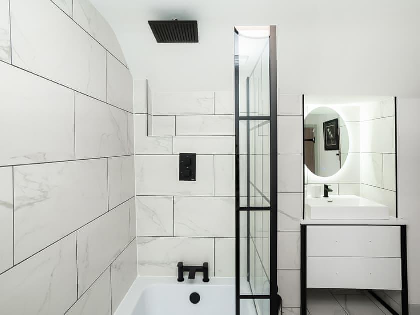 Bathroom | Pencefn Cottage, Pentir, near Snowdonia in Llanberis