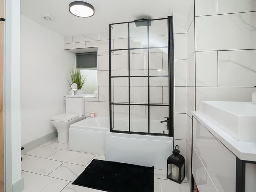 Bathroom | Pencefn Cottage, Pentir, near Snowdonia in Llanberis