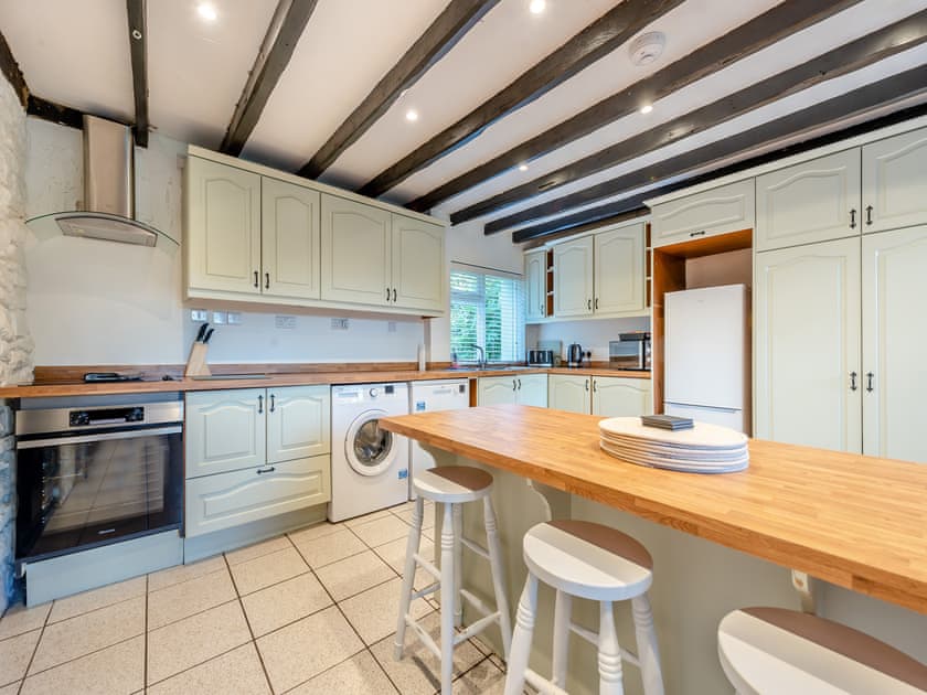 Kitchen/diner | Plas Bach Cottage, Llandeilo